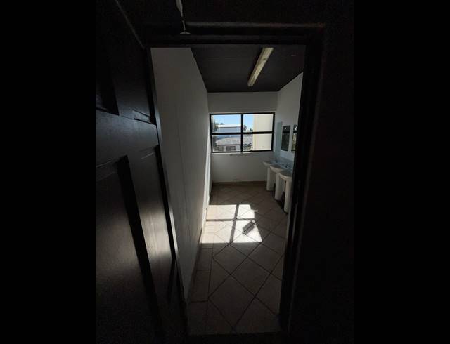 370M² BUSINESS TO LET IN PARKLANDS